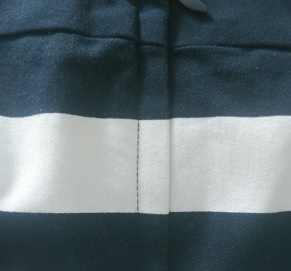 H & M Navy Blue and White Striped skirt sz 8 - Picture 4 of 7